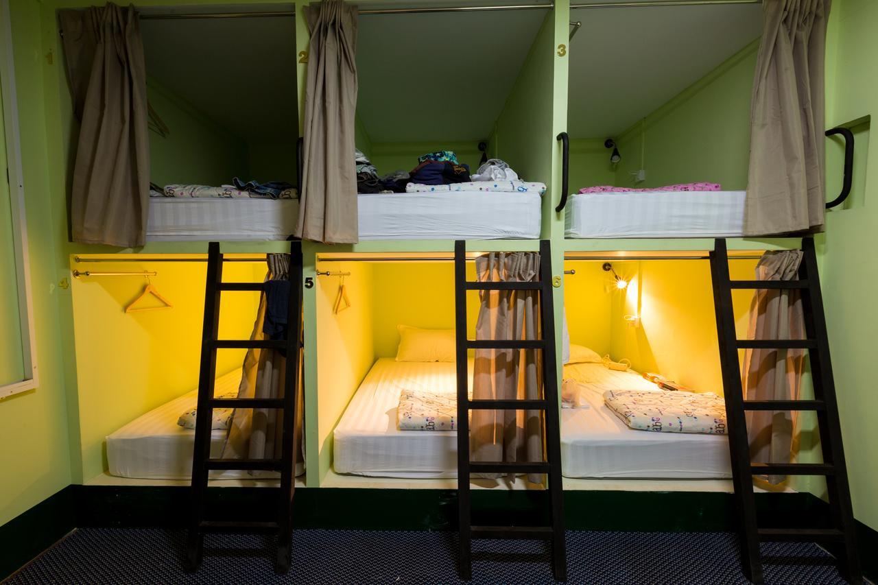 Little Monkey Hostel Янгон Екстер'єр фото