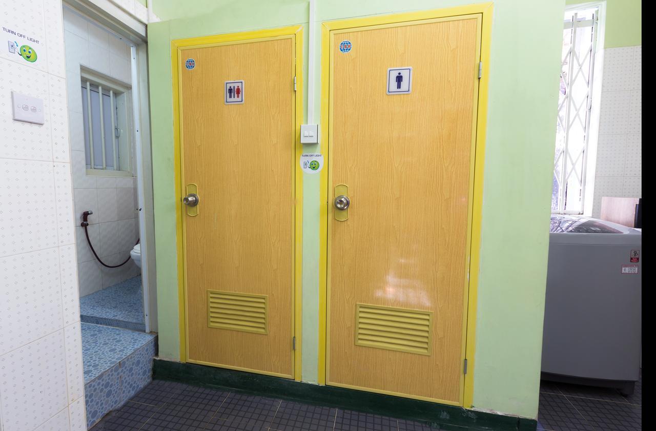 Little Monkey Hostel Янгон Екстер'єр фото