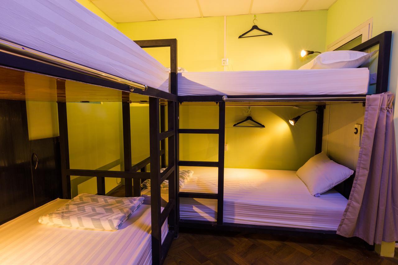 Little Monkey Hostel Янгон Екстер'єр фото