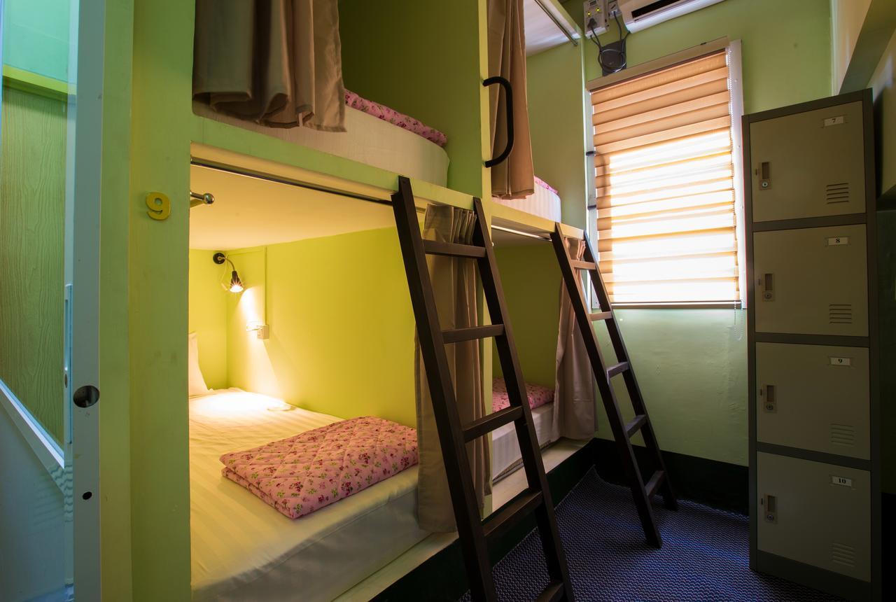 Little Monkey Hostel Янгон Екстер'єр фото
