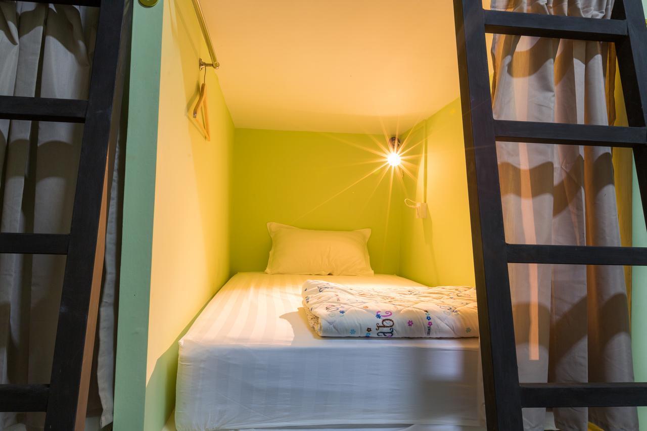 Little Monkey Hostel Янгон Екстер'єр фото