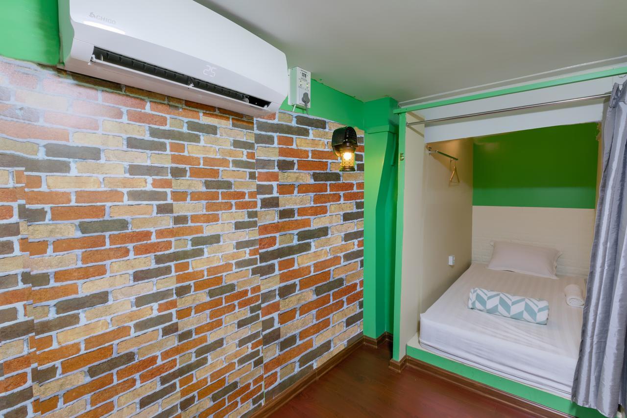 Little Monkey Hostel Янгон Екстер'єр фото