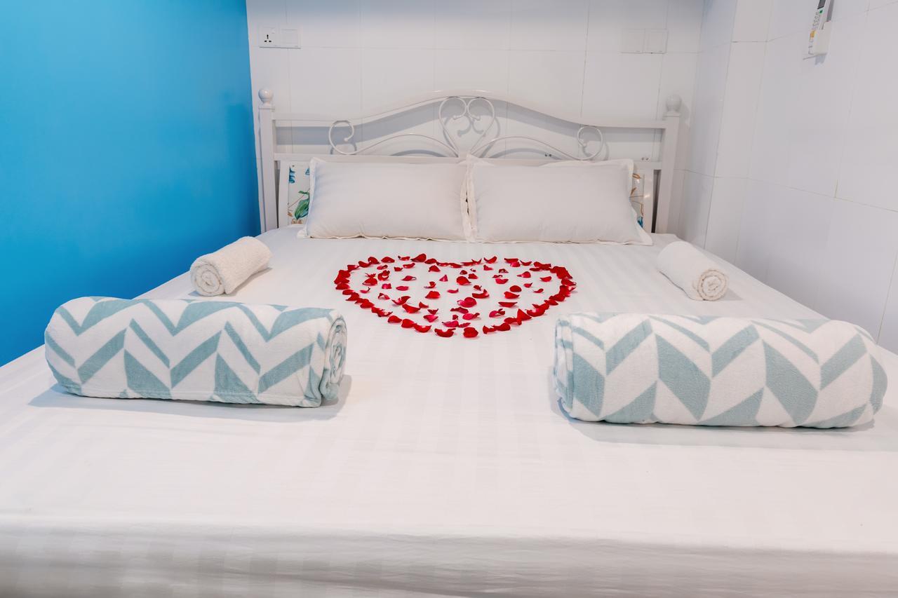 Little Monkey Hostel Янгон Екстер'єр фото