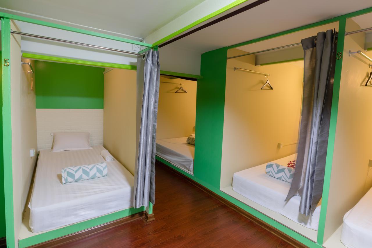 Little Monkey Hostel Янгон Екстер'єр фото