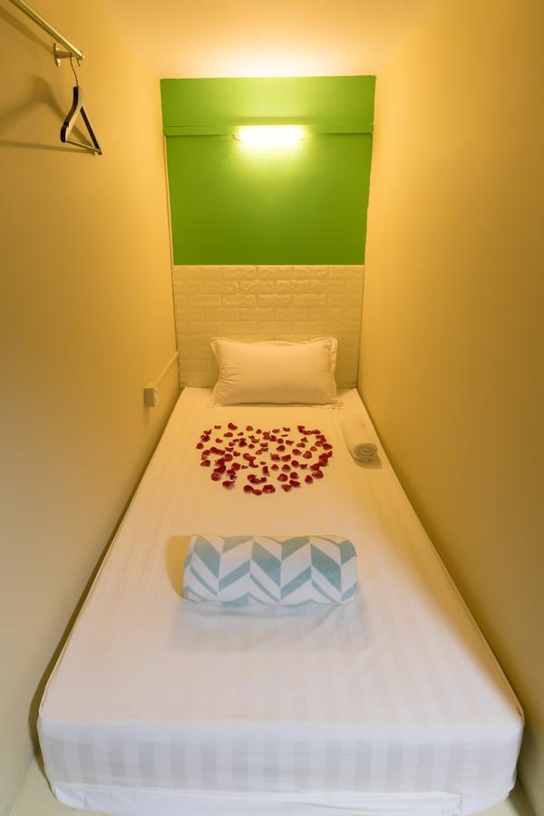 Little Monkey Hostel Янгон Екстер'єр фото