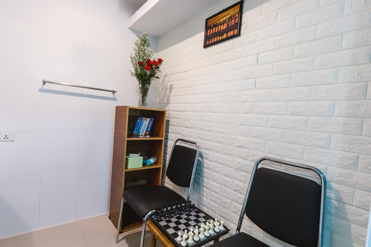 Little Monkey Hostel Янгон Екстер'єр фото