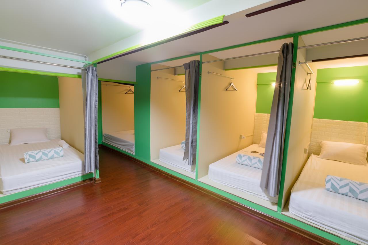 Little Monkey Hostel Янгон Екстер'єр фото