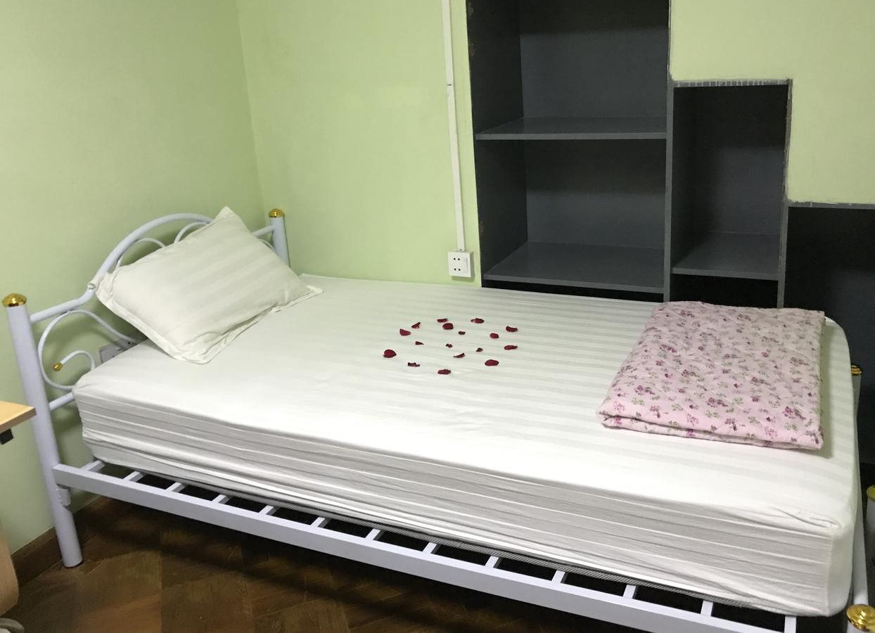 Little Monkey Hostel Янгон Екстер'єр фото